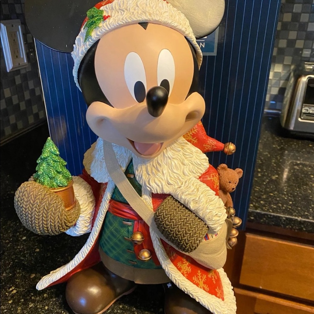 Big fig santa Mickey Mouse 18 inch collectible new
